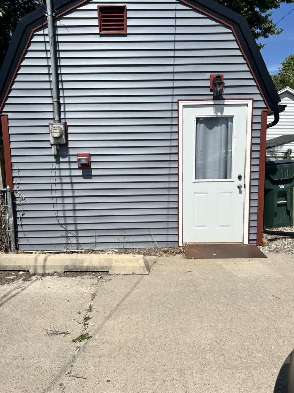 Building Photo - 906 E 9th St Rental