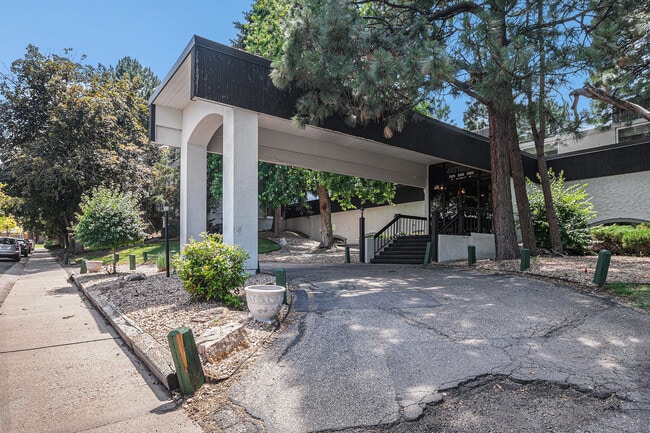 Building Photo - 2375 S Linden Ct