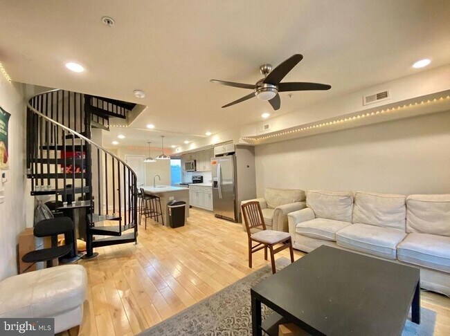 Building Photo - 1950 N Gratz St