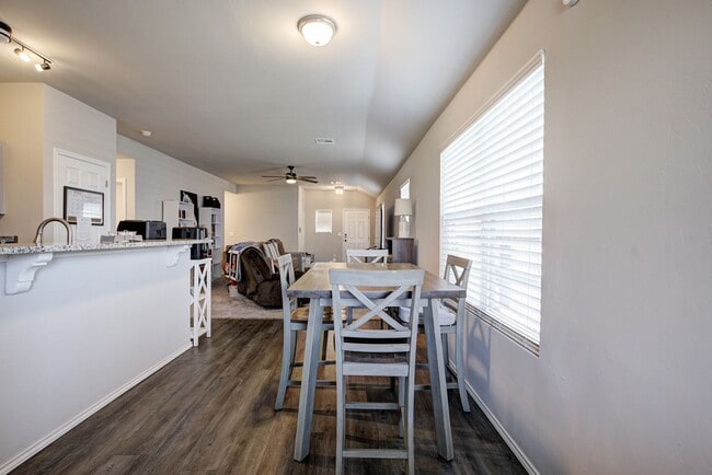 Photo - 3 bed 2 bath 2 car garage only two years o...
