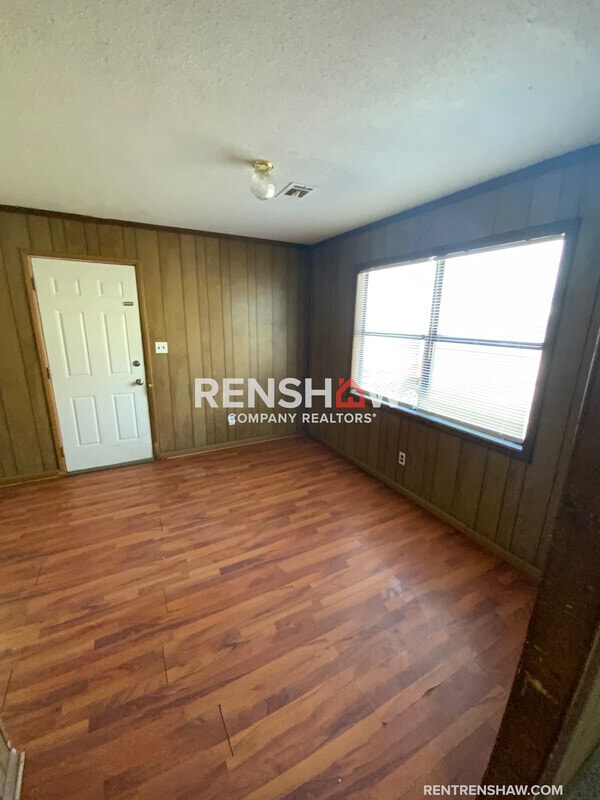 Photo - 195 Walnut St