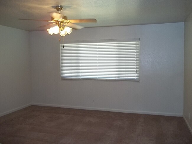Photo - Nice and updated 3 bedroom home offering n...