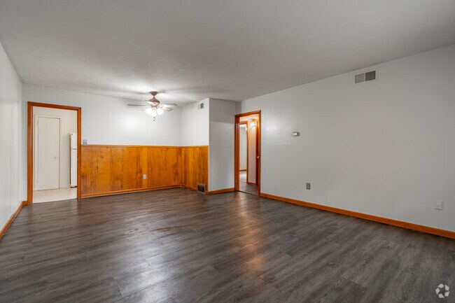 2BR, 1BA - 930SF - Living Room