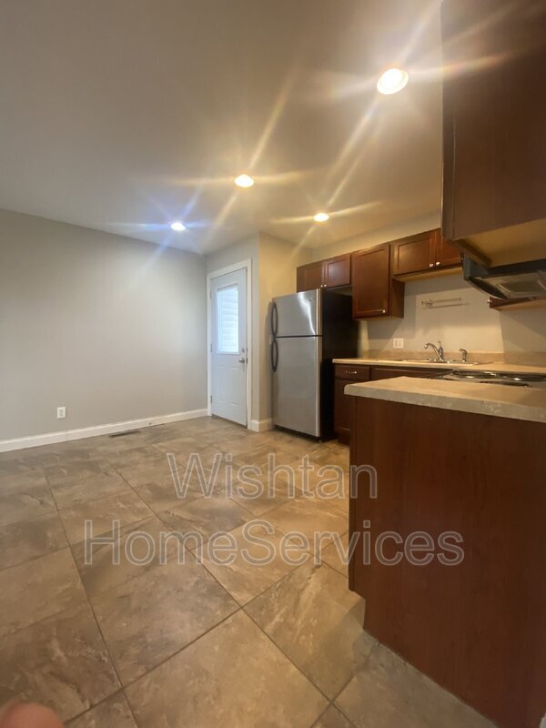 Photo - 524 W Murray St Unit Apt B