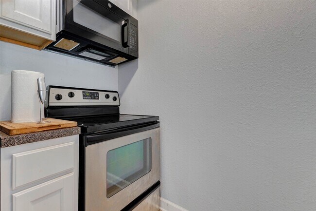 4515 Briar Hollow Pl Unit 215