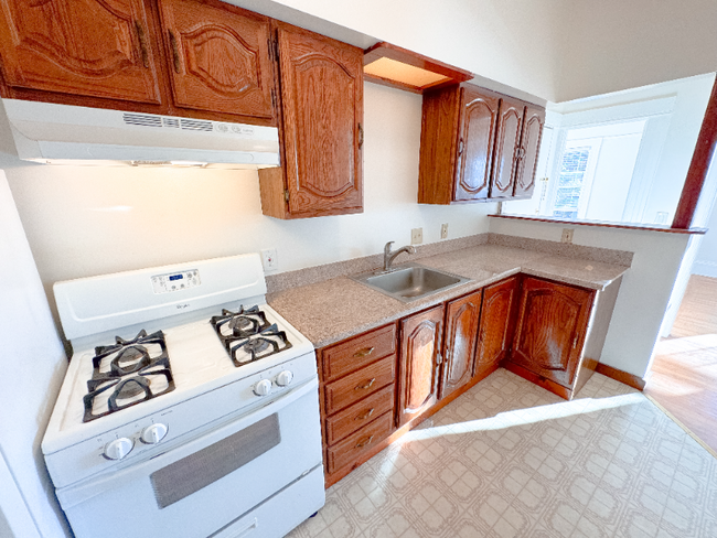 Building Photo - 1539 Encinal Ave Rental