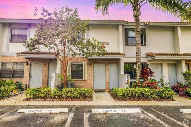 Building Photo - 9891 Riverside Dr Rental