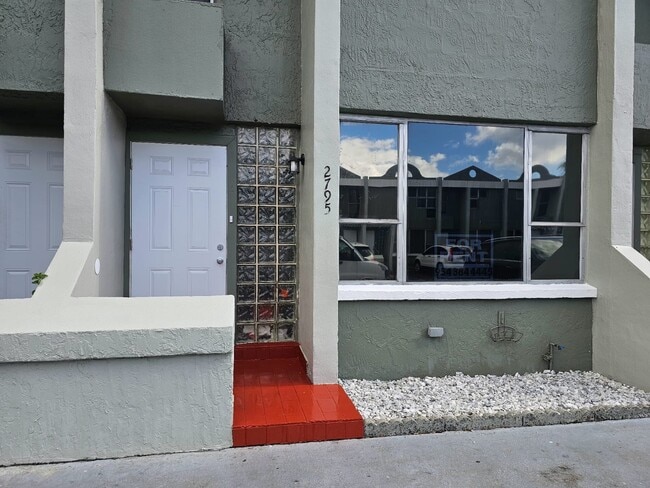 Building Photo - 2795 W 55th St Rental
