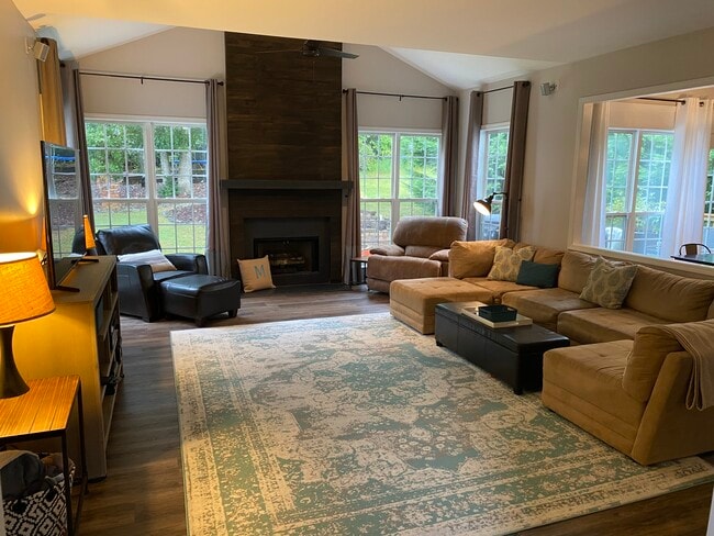 Photo - 1540 Aurelia Dr