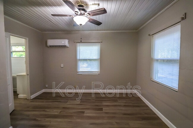Photo - 9759 Cove Ave