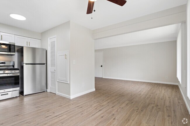 2BR, 1BA - 850SF - Kitchen/Dining Room