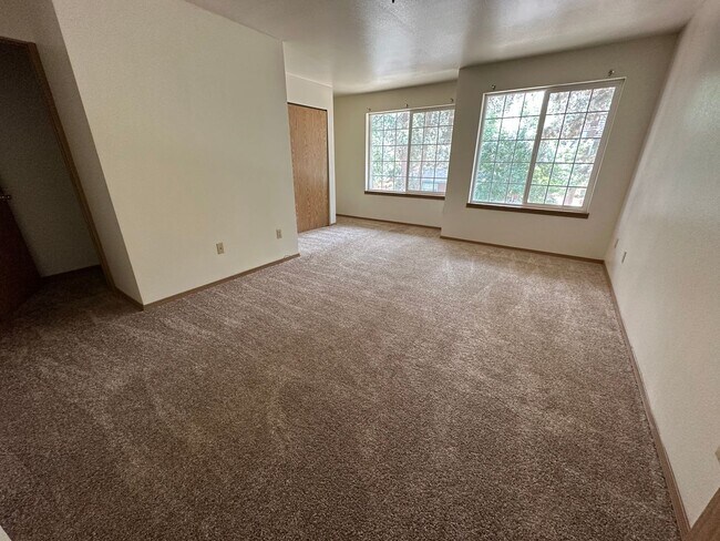 Photo - Townhouse Close to COCC! All Appliances, W/D Hook-up, Attached Garage, Water/Sewer paid!