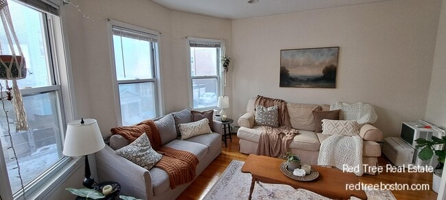 Photo - 143 Hillside St