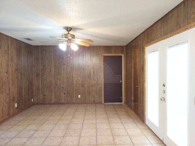 Photo - 1510 Leader Dr