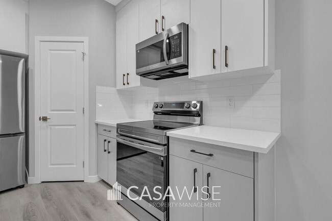 Photo - 11929-11125 125 St NW