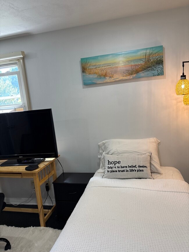 Twin bed - 105 Robert Dr Apartments Unit FL 1