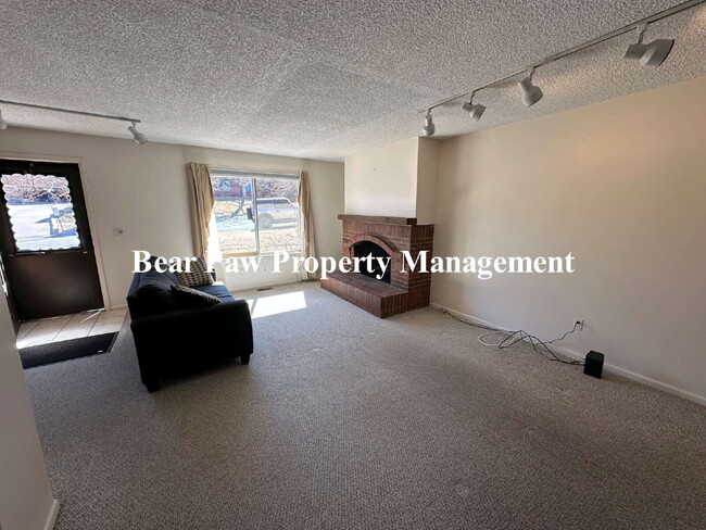 Photo - Spacious 3-Bed Townhouse in Golden!