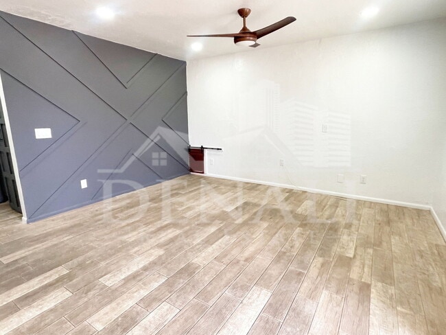 Photo - 423 S Terry Ln