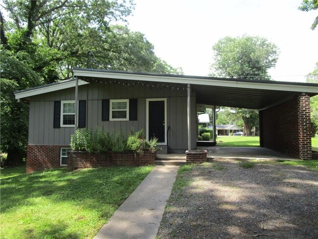Photo - 3413 Lakeland Rd House