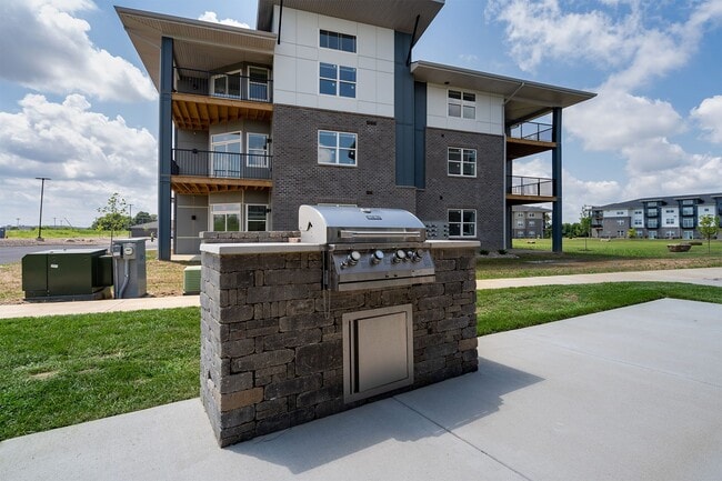 Outdoor Grilling Station - The Flats of River Ridge
