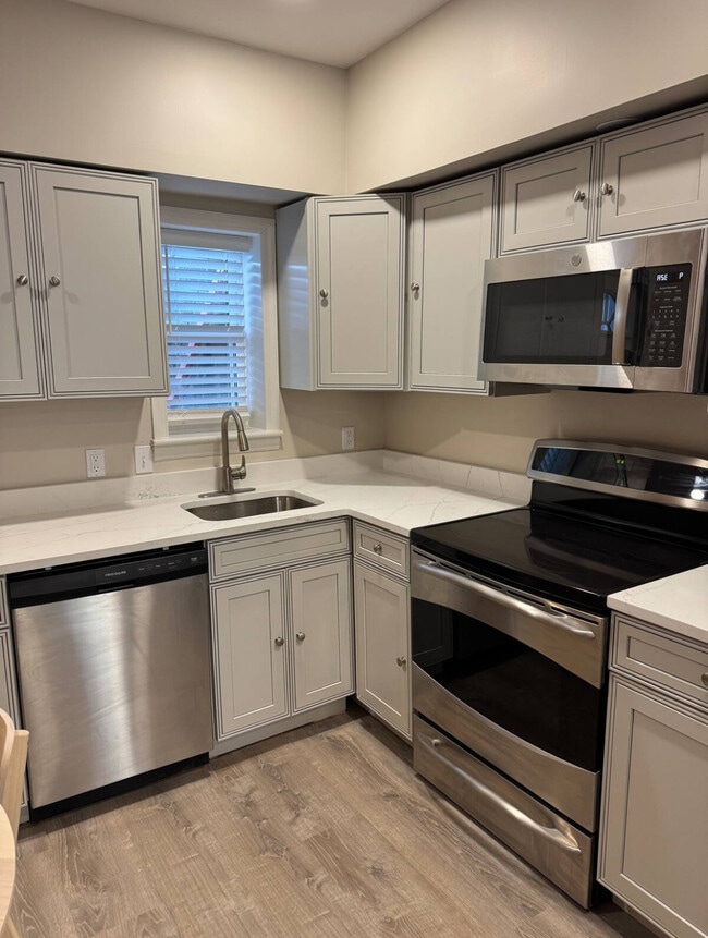 Photo - 417 Scott St