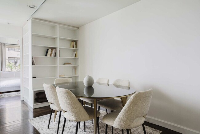 Photo - 323 E 51st St Unit ID1023419P