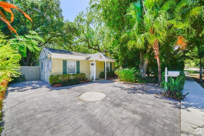 Building Photo - 6290 SW 70th St Rental