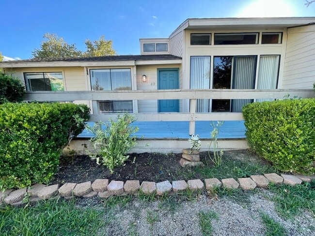 Photo - 49 April Point Dr N