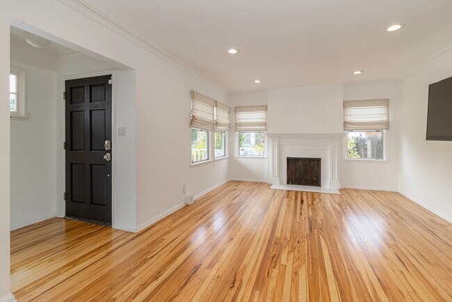 9323 Kincardine - 9323 Kincardine Ave