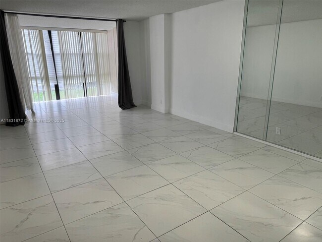 Building Photo - 800 Parkview Dr Unit 116 Rental
