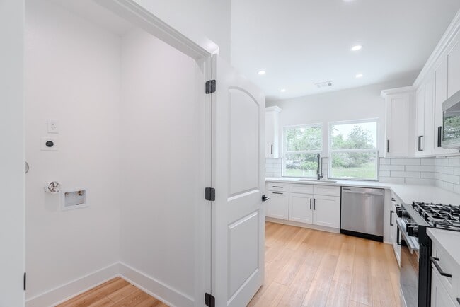 Photo - 7903 Sunnyhill St
