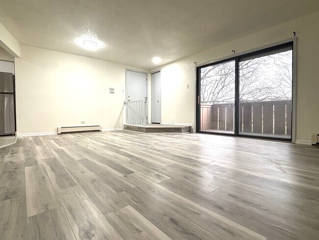 living room 3 - 15 Echo Ct Unidad 7