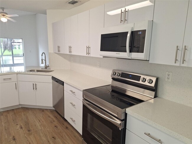 Photo - 446 Lakeside Cir