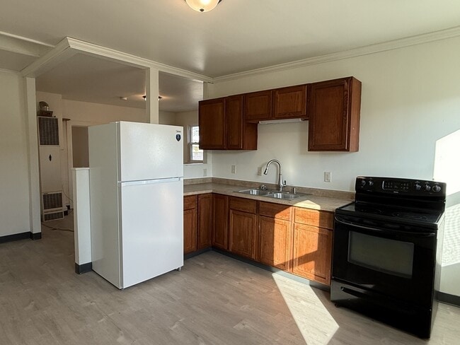 Building Photo - 1003 Ontario Ave