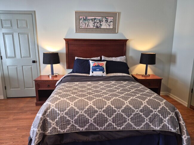 Comfortable Queen Bed - 303 Appleton St