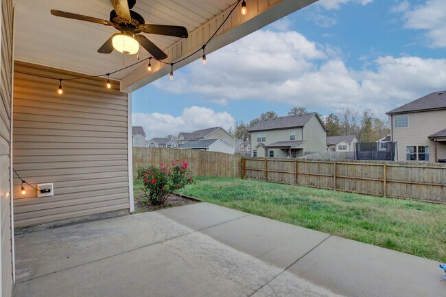 Photo - Fresh and Clean 3 bed 2 bath. Sweet layout!