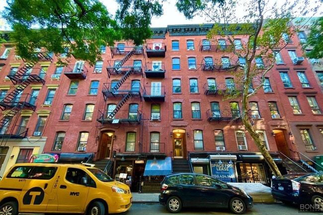 Building Photo - 424 E 9th St Unit 3 Rental