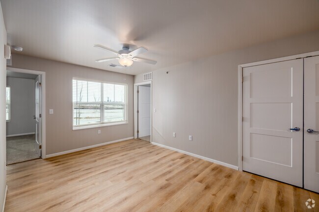 2BR, 2BA - 957SF - Living Area