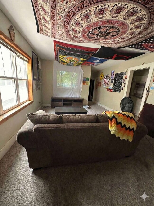 Photo - 3 Bed 1 Bath near UWEC! Available June 1st!