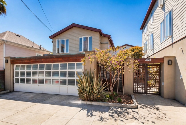 Building Photo - 3035 Chapman St Unit #1