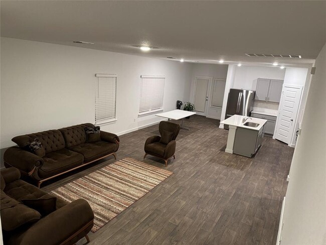 Building Photo - 204 James River Dr