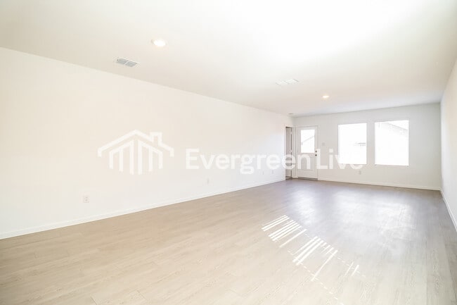 Photo - 216 Sycamore Pl