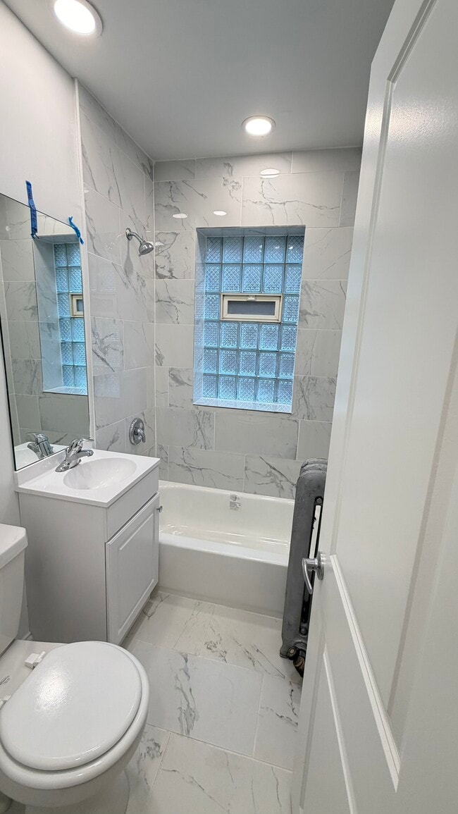 4031 Kenmore Studio - Now Available