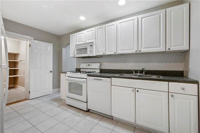 Photo - Charming 2-Bedroom Home with Tall Ceilings & Backyard Deck in Coraopolis