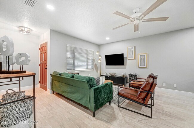 Photo - 527 Wilson Ave