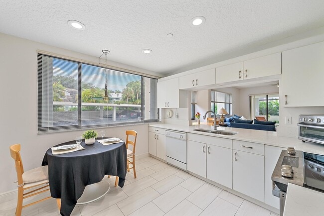 Photo - 811 Oak Harbour Dr