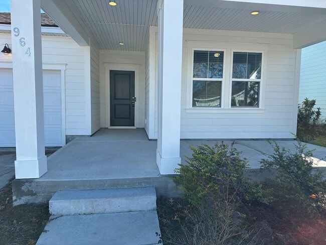 Photo - 964 Longleaf Dr