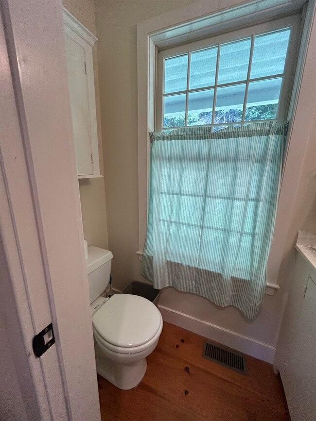 Photo - 923 Landgrove Rd