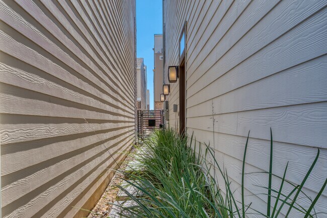 Photo - 3839 Harry Wurzbach Rd