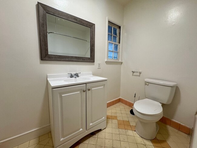 Photo - Large One Bedroom Great Location Wood flooring all throughout Unit 5179  20th St.  ACTIVE